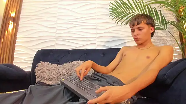 Pavo_tv live cam on StripChat