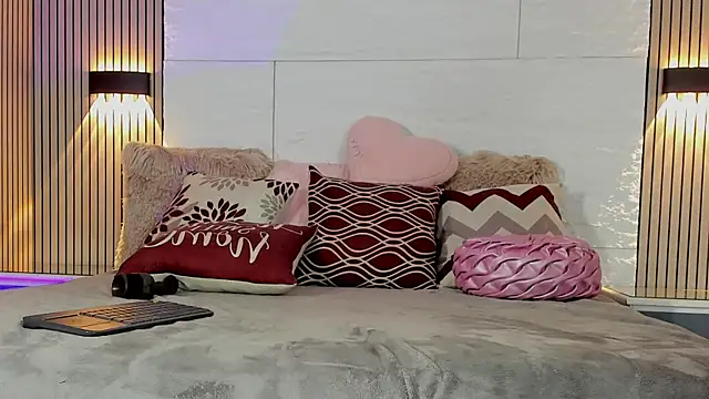 MiaDiamont webcam