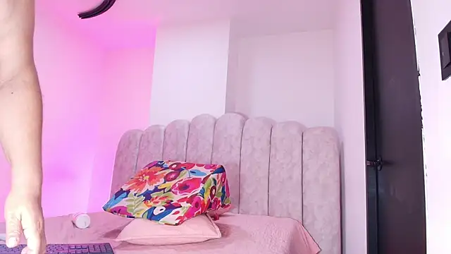 karla_hilton1 - Karla_hilton1's free webcam - UK Sex Cams