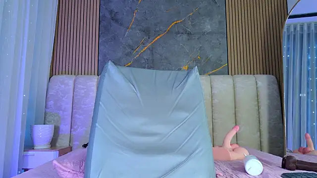 mia_scot webcam