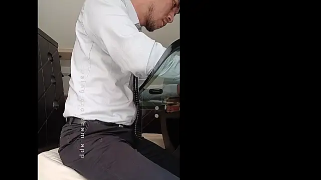 MrSecretSuit webcam