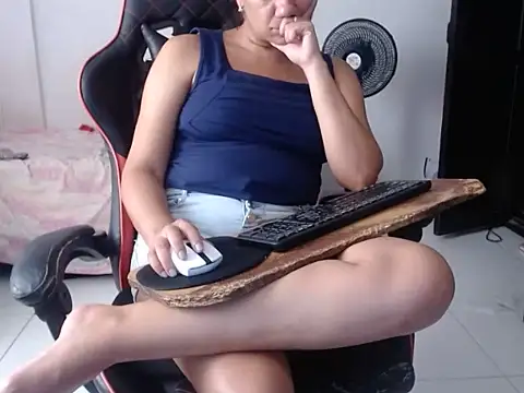 Adriana_0312 webcam