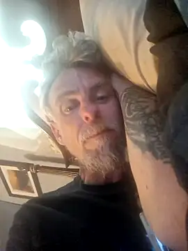 19JaSon83 live cam on StripChat