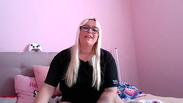 SweetButterflyKiss webcam