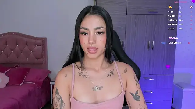 Lizzie_corner_v live cam on StripChat