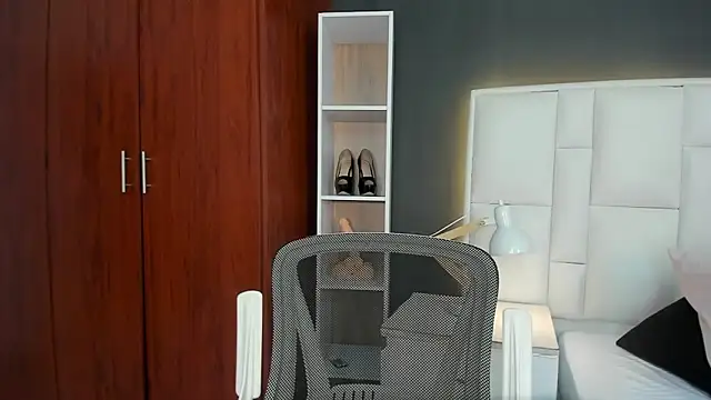 yeral2017 live cam on StripChat