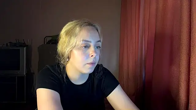 ZoraDearmon webcam