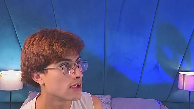 Aaron_Eze webcam