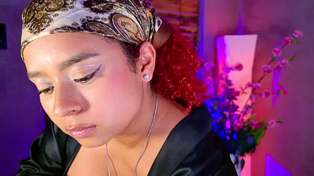 lara_curly webcam