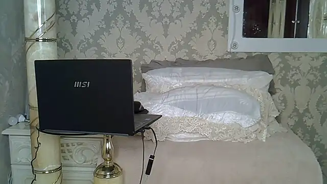 EllaJohnsonX webcam