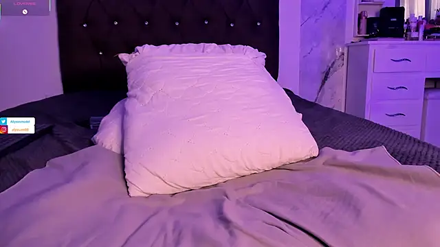 alysson_18 live cam on StripChat