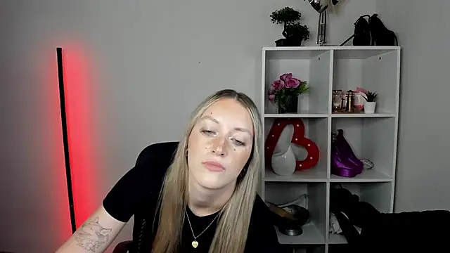 EvelynBlond webcam