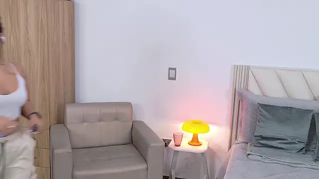 zarareyes - ZaraReyes's free webcam - UK Sex Cams