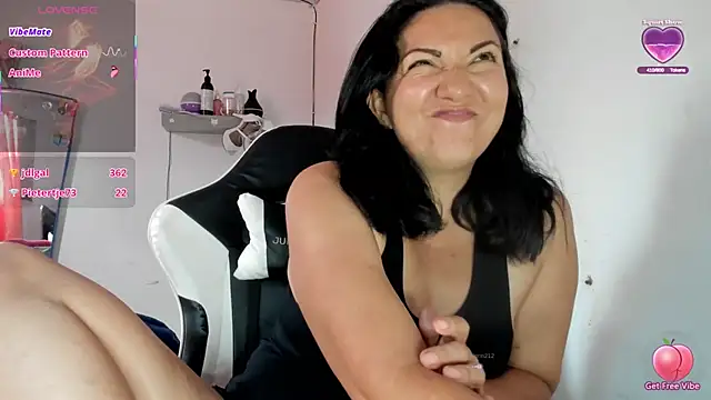 Serenity_Lux live cam on StripChat