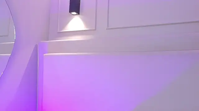 NaomiKlarc webcam