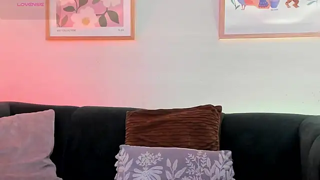 Tiffany_Low webcam