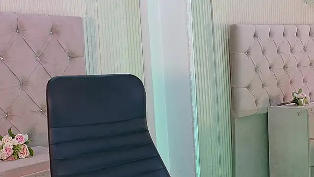 ZarinaWynne webcam