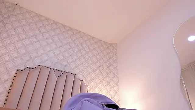 katherine_glow live cam on StripChat