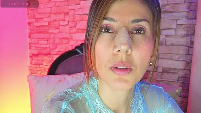_jade_white_ webcam