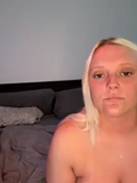Blondebarbie21 webcam