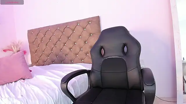 raven_velvet_ webcam