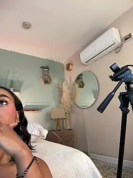 YariRose webcam