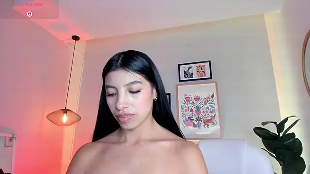 Tiffany_Low webcam