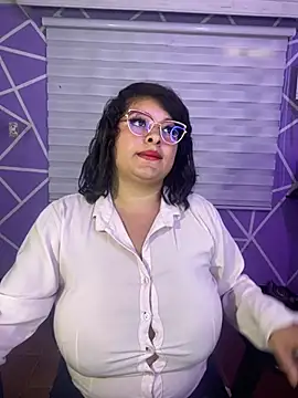 MiiaaJoness webcam