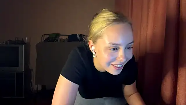 ZoraDearmon webcam
