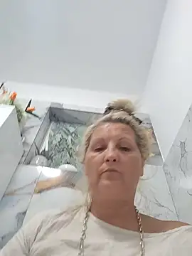 Divineblond webcam