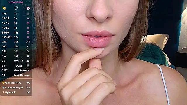 Mad1en live cam on StripChat
