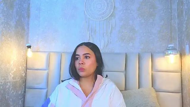 EmilyQueen3x webcam