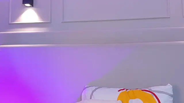naomiklarc (F teen) - Spank my ass