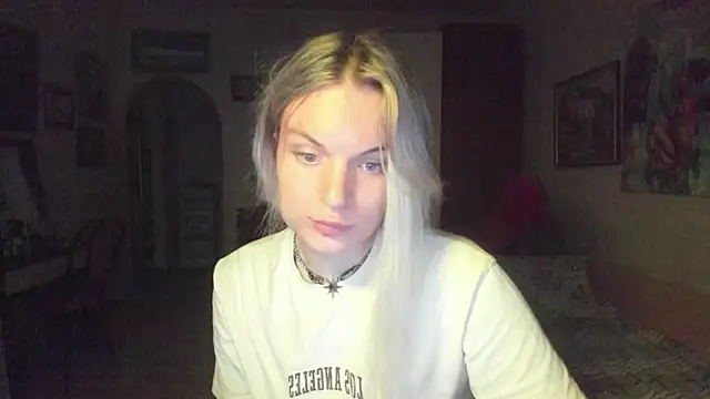 milliKira006 webcam
