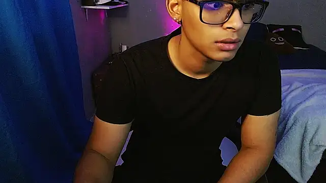 Mr_yisuzz webcam