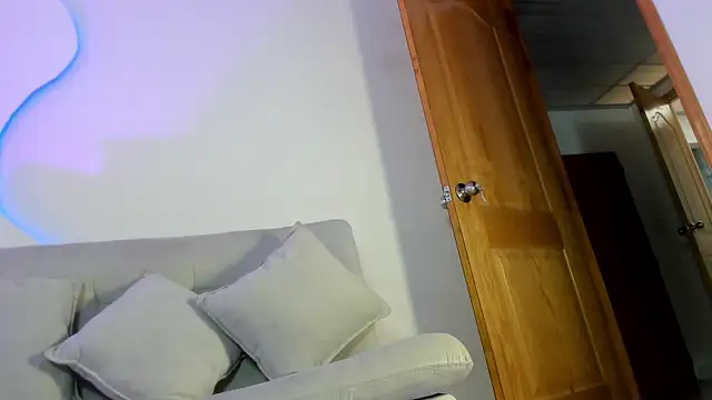 LeoCarter_ webcam