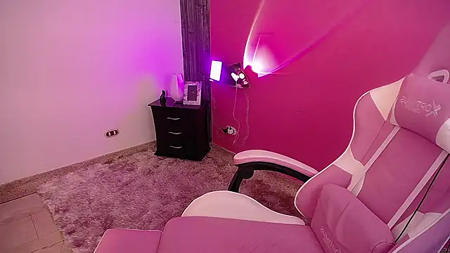 fantasycurvyhot webcam