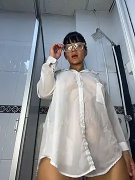 LuxeBrunetteXXX webcam