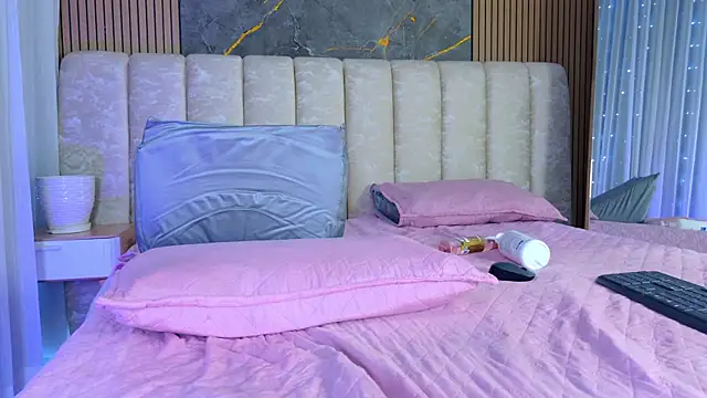 mia_scot webcam