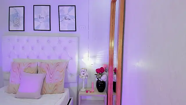 luna_bloomm_ webcam