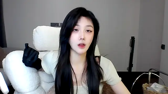 SylvieMaya webcam