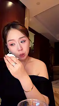 momoli60 webcam