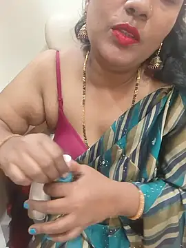 Rukmini_Rukku_97 live cam on StripChat