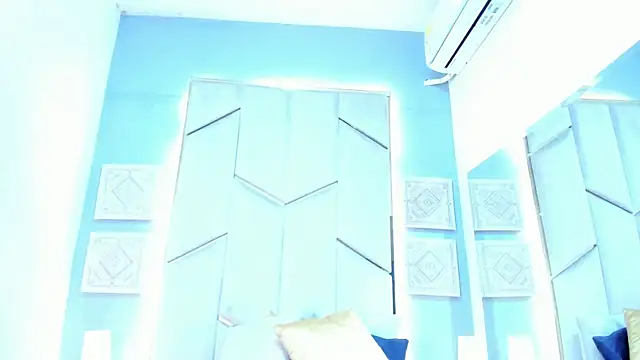 karinaacoxx (F young) - spanks very hard