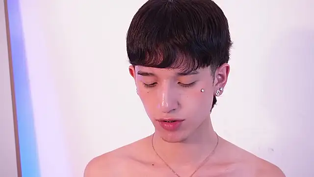 suki_dolll (M twink) - spank my ass x8