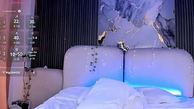 CarolineFyre live cam on StripChat