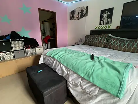Yummy_Honeypot777 webcam