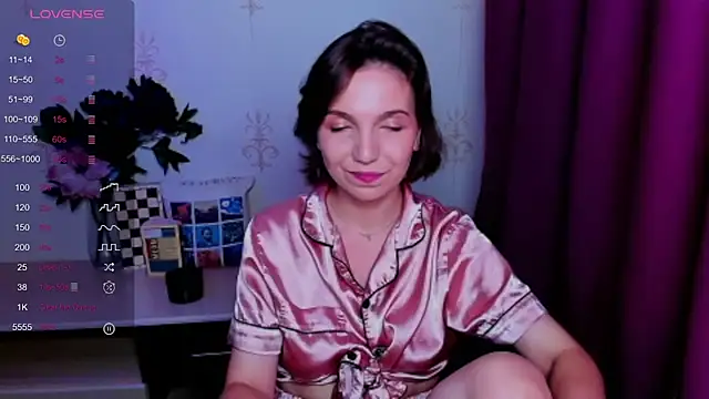 KindHazelHere_ live cam on StripChat