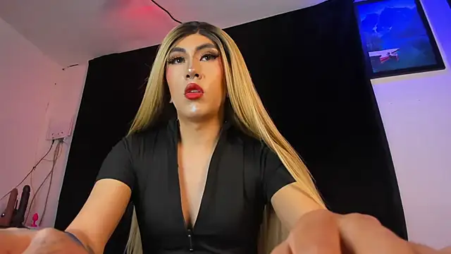 naughty_trans_dolls webcam