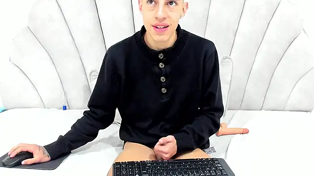 thiago19s live cam on StripChat